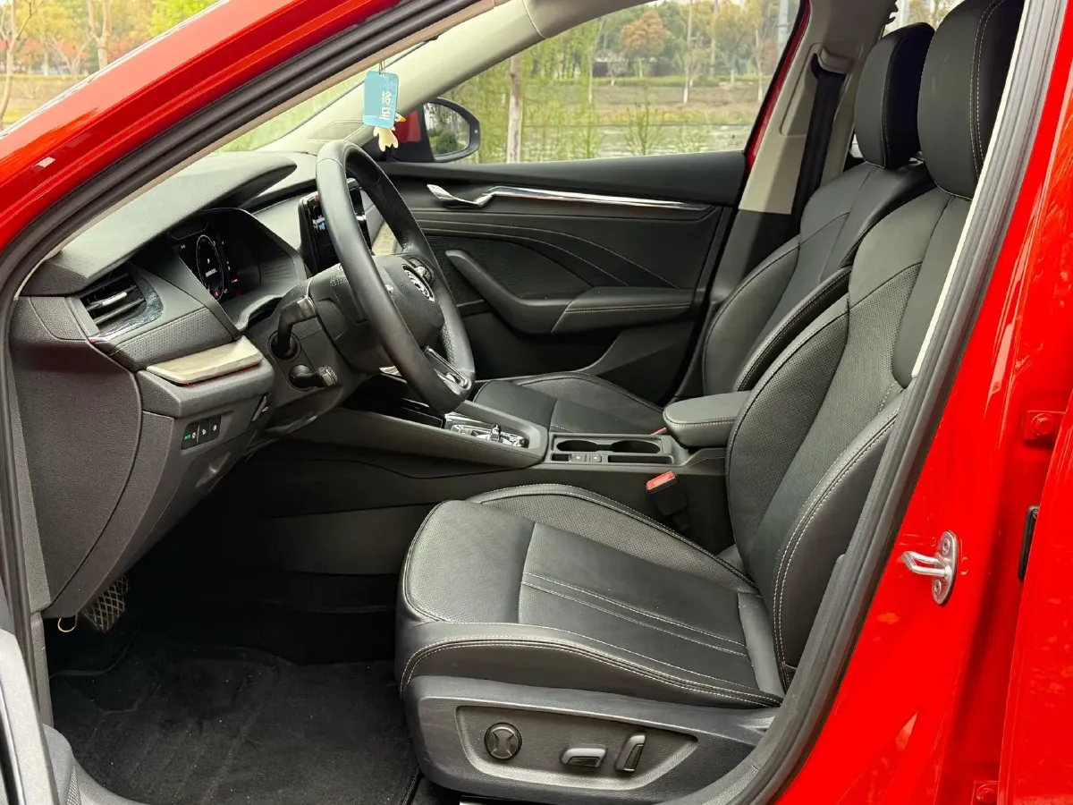 2021 Skoda Octavia 1.4T 150HP L4 7DCT,autocango,china used car exporter,china ev exporter,chinese used car exporter,chinese used ev exporter