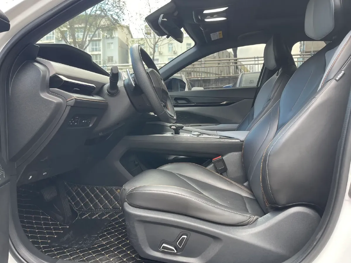 2022 ChangAn UNI-V 1.5T 188HP L4 7DCT,autocango,china used car exporter,china ev exporter,chinese used car exporter,chinese used ev exporter