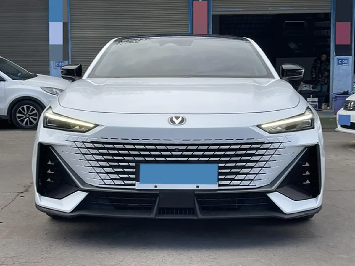 2022 ChangAn UNI-V 1.5T 188HP L4 7DCT,autocango,china used car exporter,china ev exporter,chinese used car exporter,chinese used ev exporter