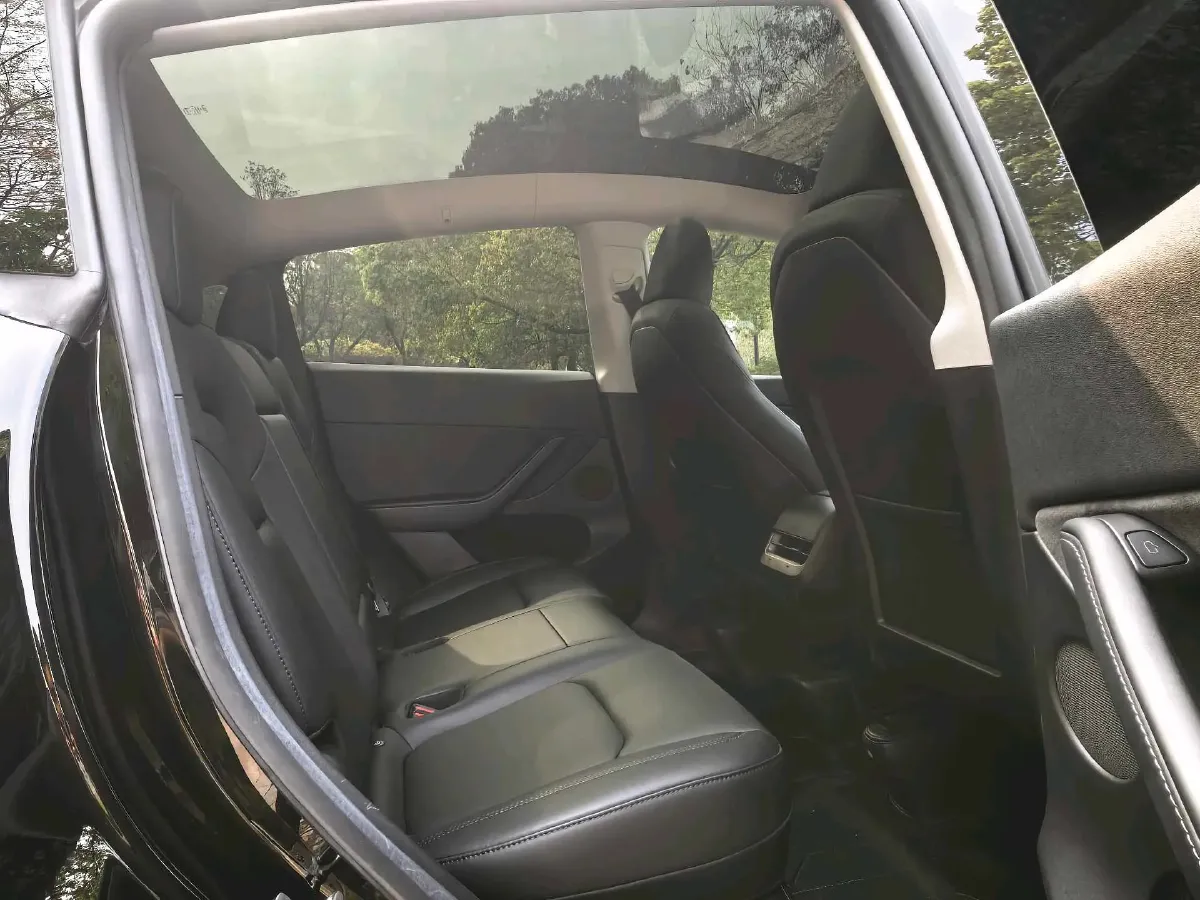 2022 Tesla Model Y BEV 60KWH,autocango,china used car exporter,china ev exporter,chinese used car exporter,chinese used ev exporter