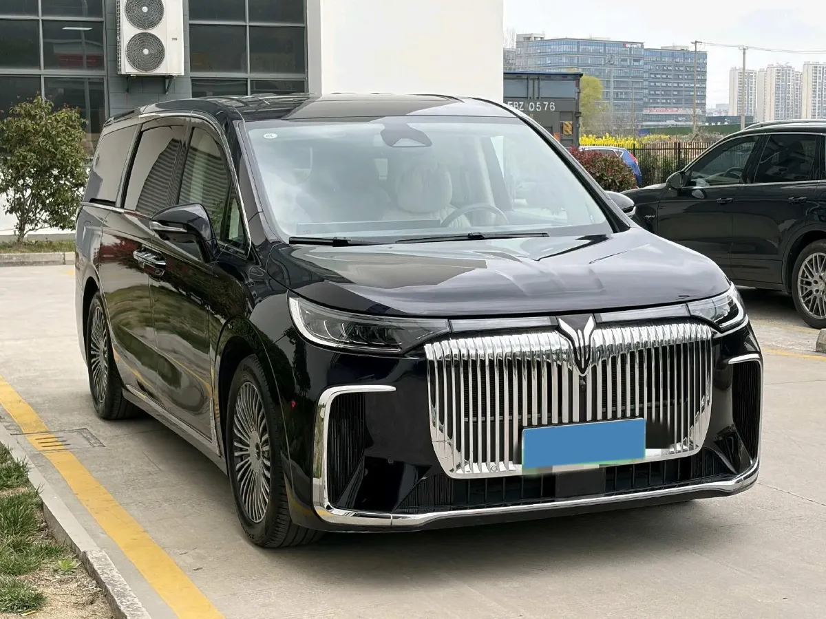 2025 Voyah Dream 1.5T 150HP L4 PHEV 41.7KWH,autocango,china used car exporter,china ev exporter,chinese used car exporter,chinese used ev exporter