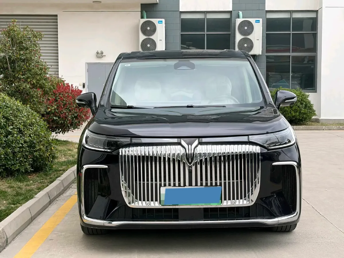 2025 Voyah Dream 1.5T 150HP L4 PHEV 41.7KWH,autocango,china used car exporter,china ev exporter,chinese used car exporter,chinese used ev exporter