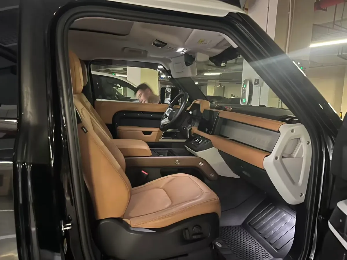 2023 Land Rover Defender 3.0T 400HP L6 8AT,autocango,china used car exporter,china ev exporter,chinese used car exporter,chinese used ev exporter