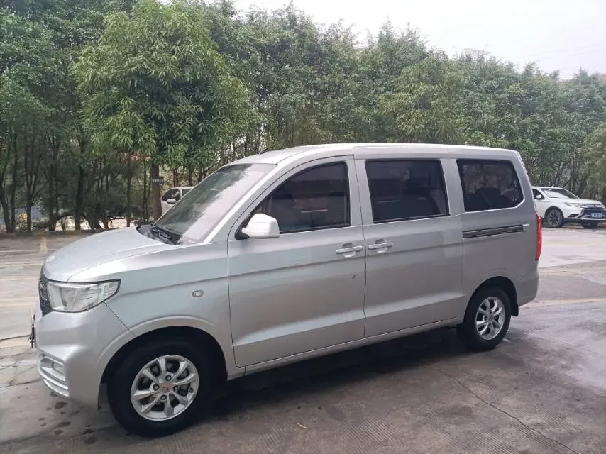 2019 WuLing HongGuang V 1.5L 99HP L4 6MT,autocango,china used car exporter,china ev exporter,chinese used car exporter,chinese used ev exporter