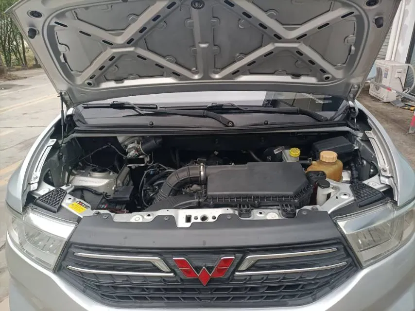 2019 WuLing HongGuang V 1.5L 99HP L4 6MT,autocango,china used car exporter,china ev exporter,chinese used car exporter,chinese used ev exporter