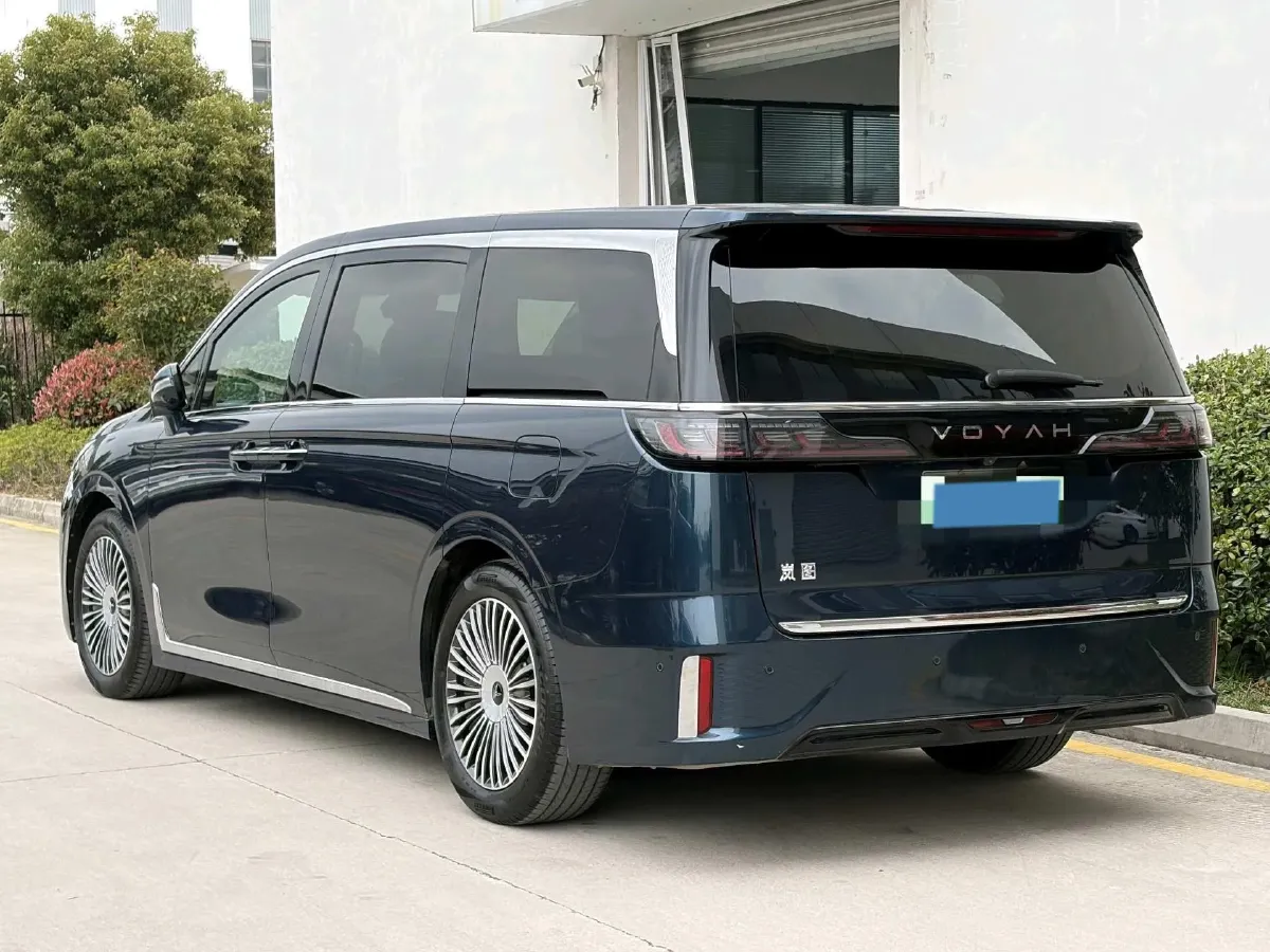 2025 Voyah Dream 1.5T 150HP L4 PHEV 41.7KWH,autocango,china used car exporter,china ev exporter,chinese used car exporter,chinese used ev exporter