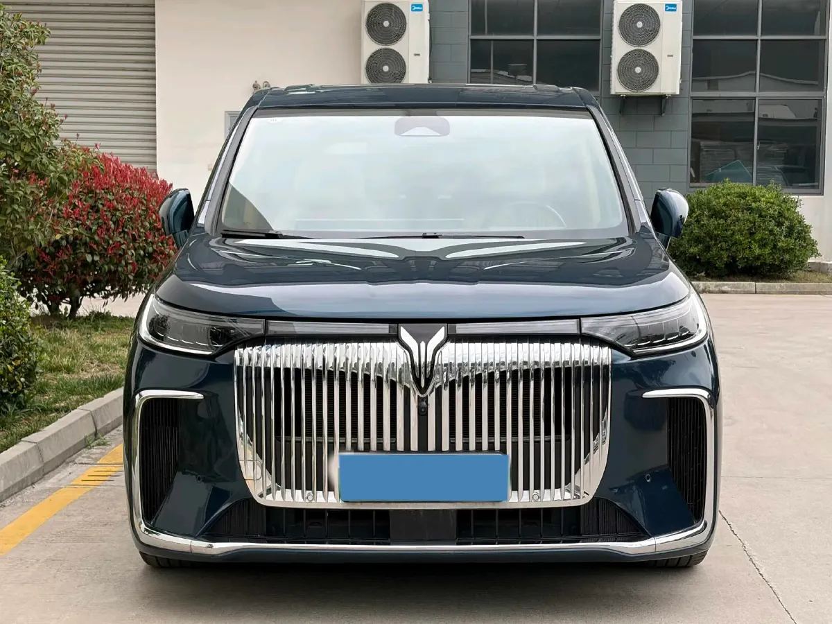 2025 Voyah Dream 1.5T 150HP L4 PHEV 41.7KWH,autocango,china used car exporter,china ev exporter,chinese used car exporter,chinese used ev exporter