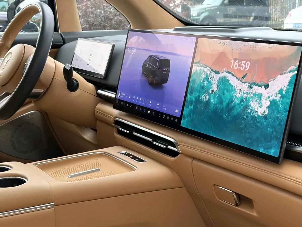 2025 Voyah Dream 1.5T 150HP L4 PHEV 41.7KWH,autocango,china used car exporter,china ev exporter,chinese used car exporter,chinese used ev exporter