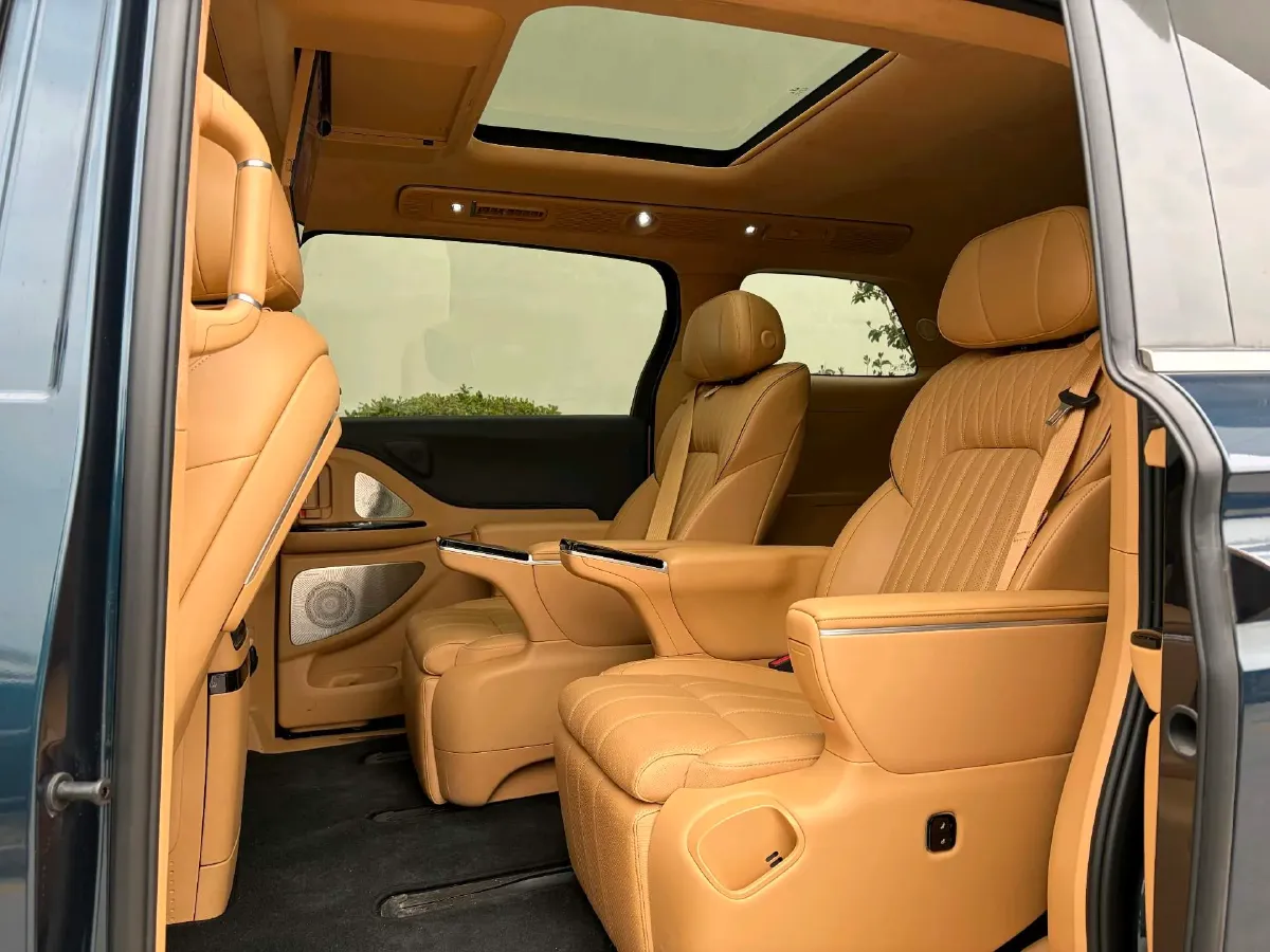 2025 Voyah Dream 1.5T 150HP L4 PHEV 41.7KWH,autocango,china used car exporter,china ev exporter,chinese used car exporter,chinese used ev exporter