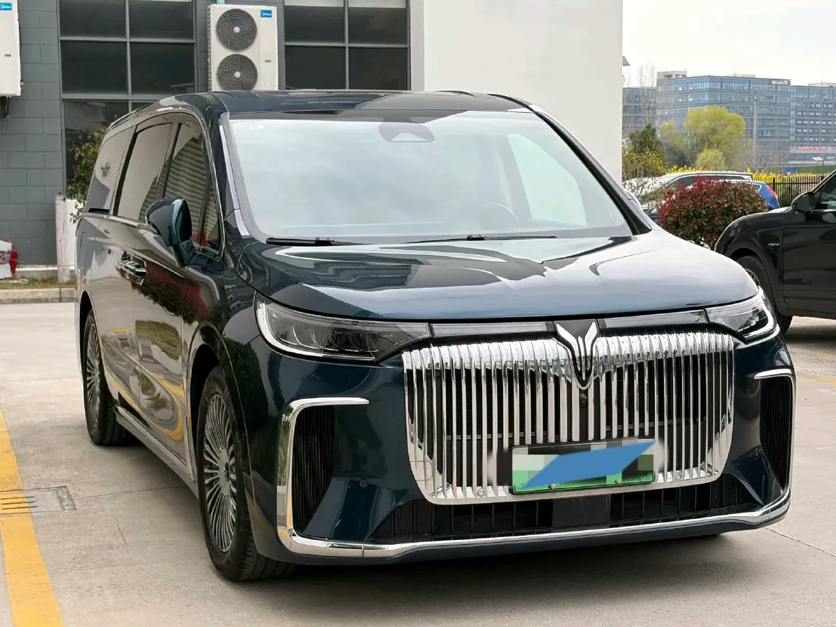 2025 Voyah Dream 1.5T 150HP L4 PHEV 41.7KWH,autocango,china used car exporter,china ev exporter,chinese used car exporter,chinese used ev exporter