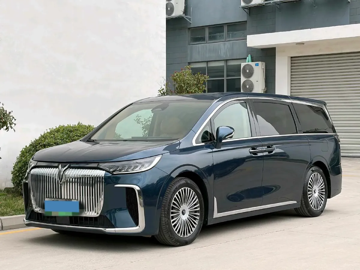 2025 Voyah Dream 1.5T 150HP L4 PHEV 41.7KWH,autocango,china used car exporter,china ev exporter,chinese used car exporter,chinese used ev exporter