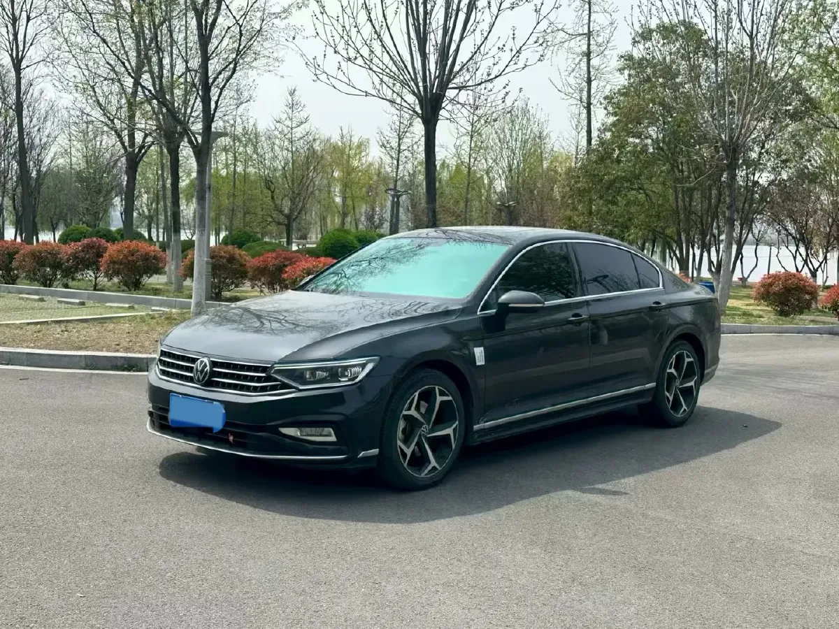 2023 Volkswagen Magotan 2.0T 186HP L4 7DCT,autocango,china used car exporter,china ev exporter,chinese used car exporter,chinese used ev exporter