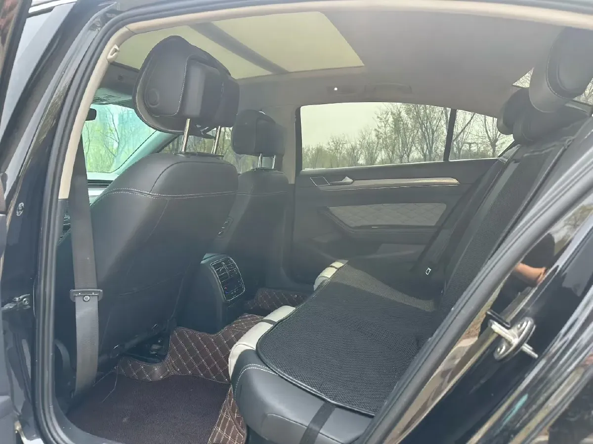 2023 Volkswagen Magotan 2.0T 186HP L4 7DCT,autocango,china used car exporter,china ev exporter,chinese used car exporter,chinese used ev exporter