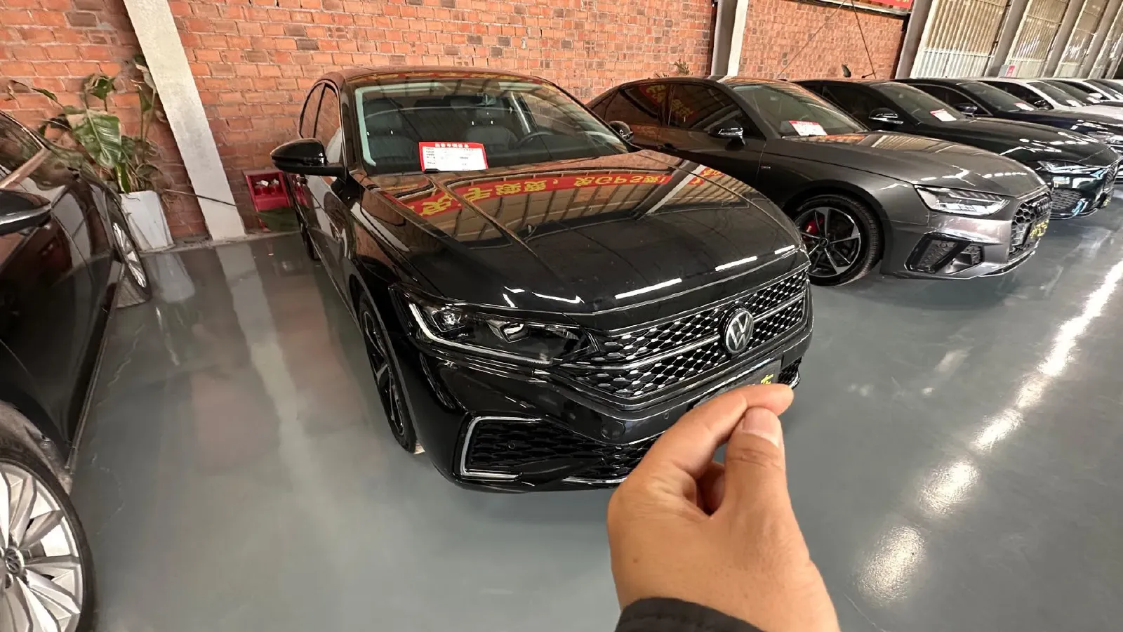 2023 Volkswagen Passat 2.0T 220HP L4 7DCT,autocango,china used car exporter,china ev exporter,chinese used car exporter,chinese used ev exporter