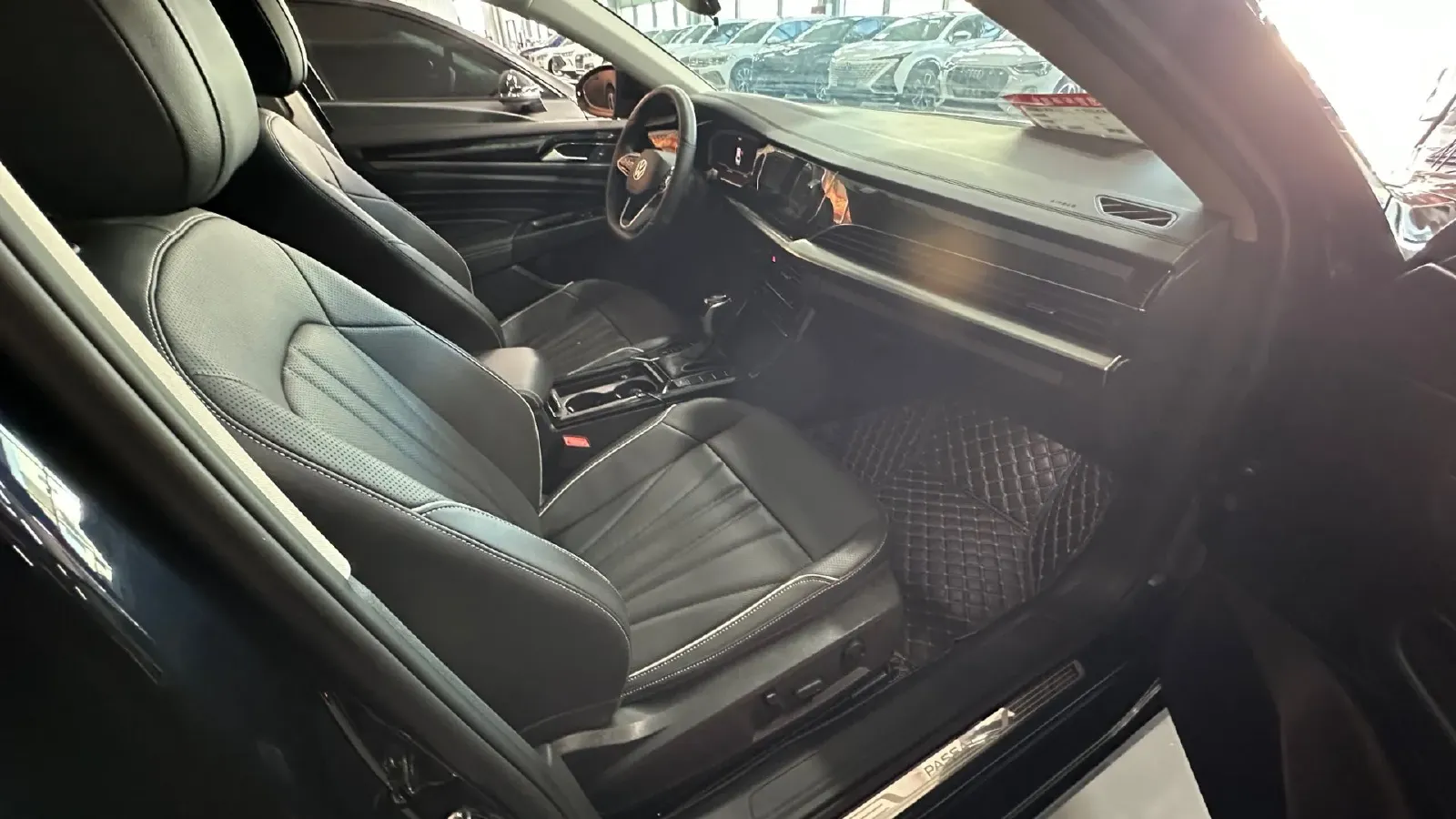 2023 Volkswagen Passat 2.0T 220HP L4 7DCT,autocango,china used car exporter,china ev exporter,chinese used car exporter,chinese used ev exporter