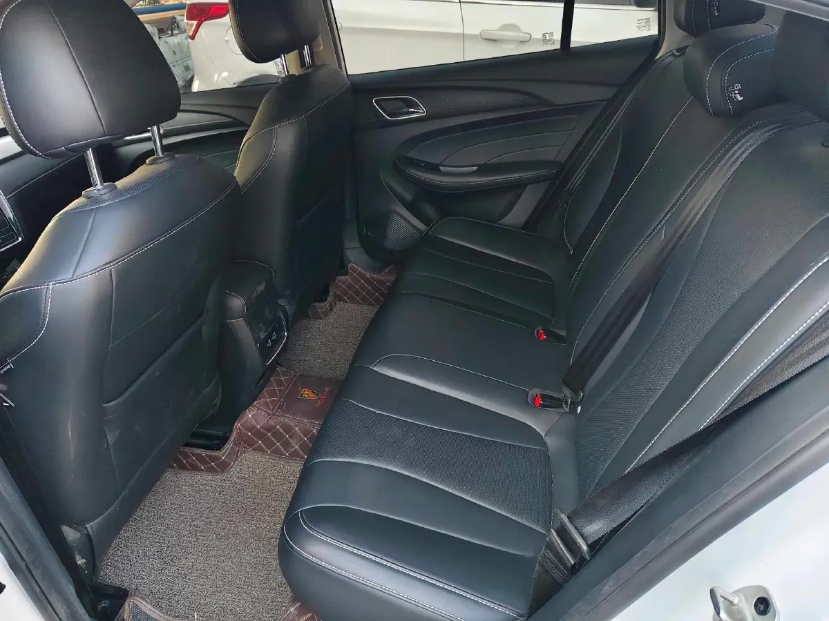 2020 Roewe i5 1.5L 120HP L4 5MT,autocango,china used car exporter,china ev exporter,chinese used car exporter,chinese used ev exporter