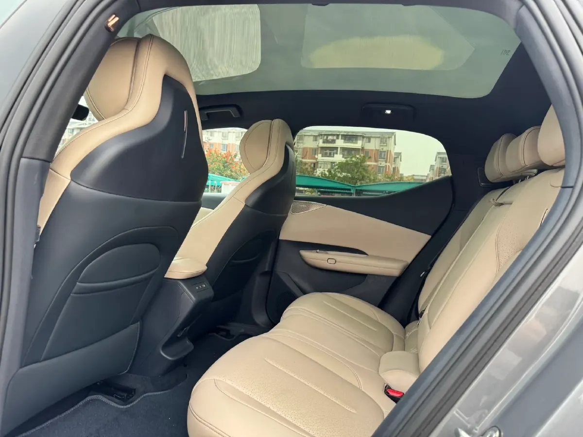 2025 Jetour Freeman 1.5T 184HP L4 7DCT,autocango,china used car exporter,china ev exporter,chinese used car exporter,chinese used ev exporter