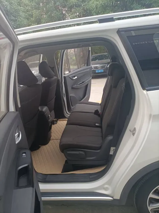 2021 BaoJun 730 1.5T 147HP L4 CVT,autocango,china used car exporter,china ev exporter,chinese used car exporter,chinese used ev exporter