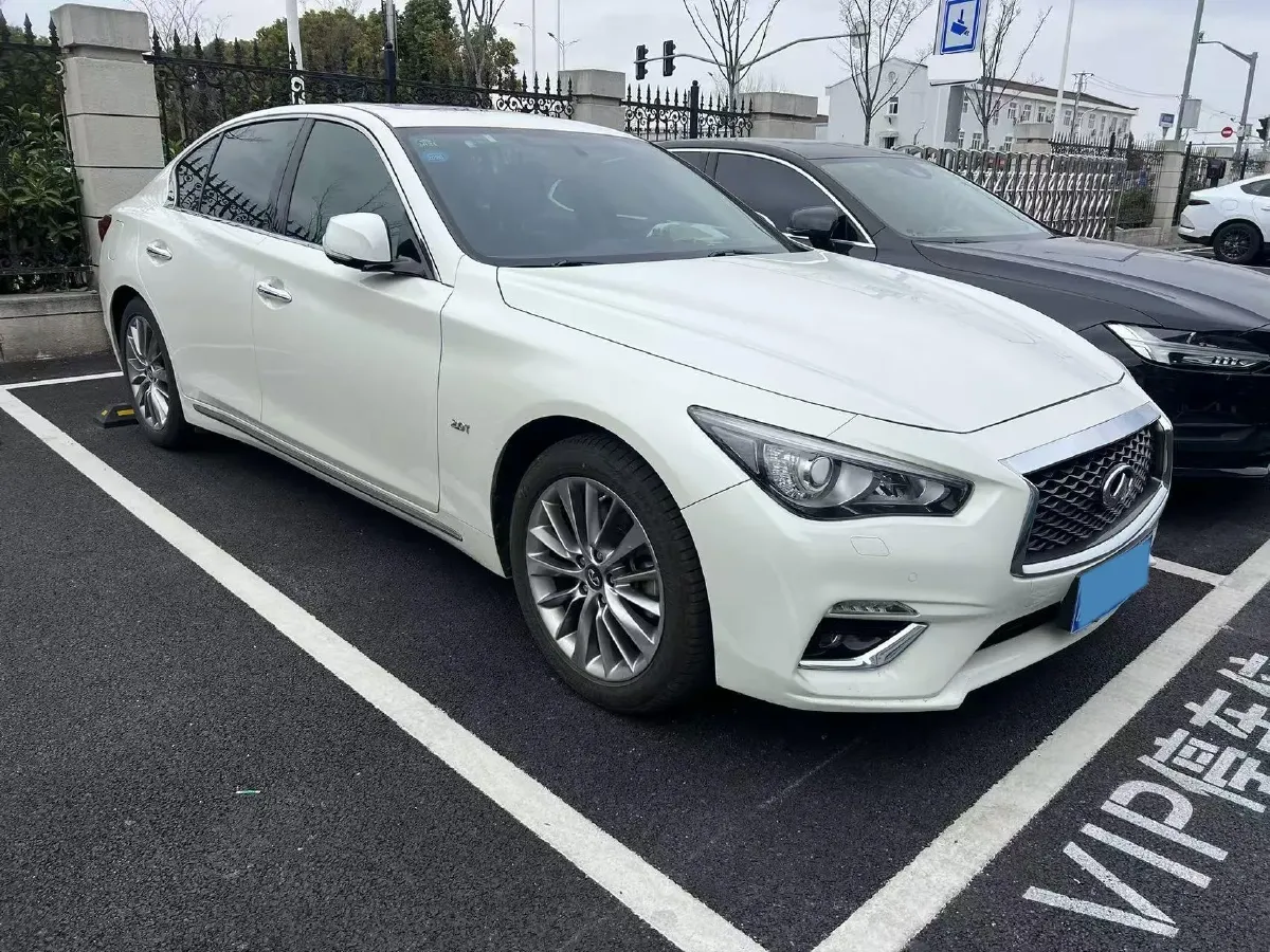 2018 Jeep Grand Commander 2.0T 265HP L4 9AT,autocango,china used car exporter,china ev exporter,chinese used car exporter,chinese used ev exporter