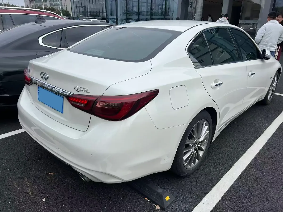 2018 Jeep Grand Commander 2.0T 265HP L4 9AT,autocango,china used car exporter,china ev exporter,chinese used car exporter,chinese used ev exporter