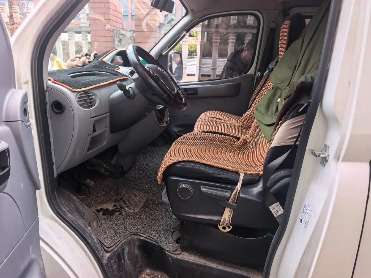 2020 MAXUS XinTu V80 2.5T 136HP L4 6MT,autocango,china used car exporter,china ev exporter,chinese used car exporter,chinese used ev exporter