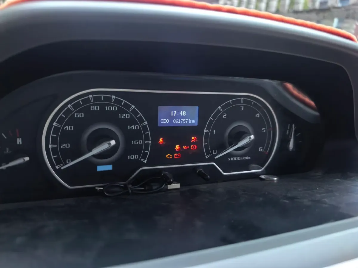 2020 MAXUS XinTu V80 2.5T 136HP L4 6MT,autocango,china used car exporter,china ev exporter,chinese used car exporter,chinese used ev exporter