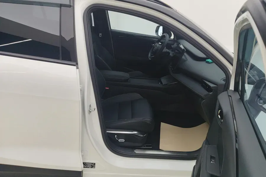 2025 LYNK&CO 06 1.5T 181HP L4 7DCT,autocango,china used car exporter,china ev exporter,chinese used car exporter,chinese used ev exporter