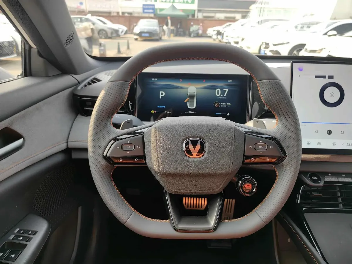 2025 ChangAn UNI-V 1.5T 192HP L4 7DCT,autocango,china used car exporter,china ev exporter,chinese used car exporter,chinese used ev exporter