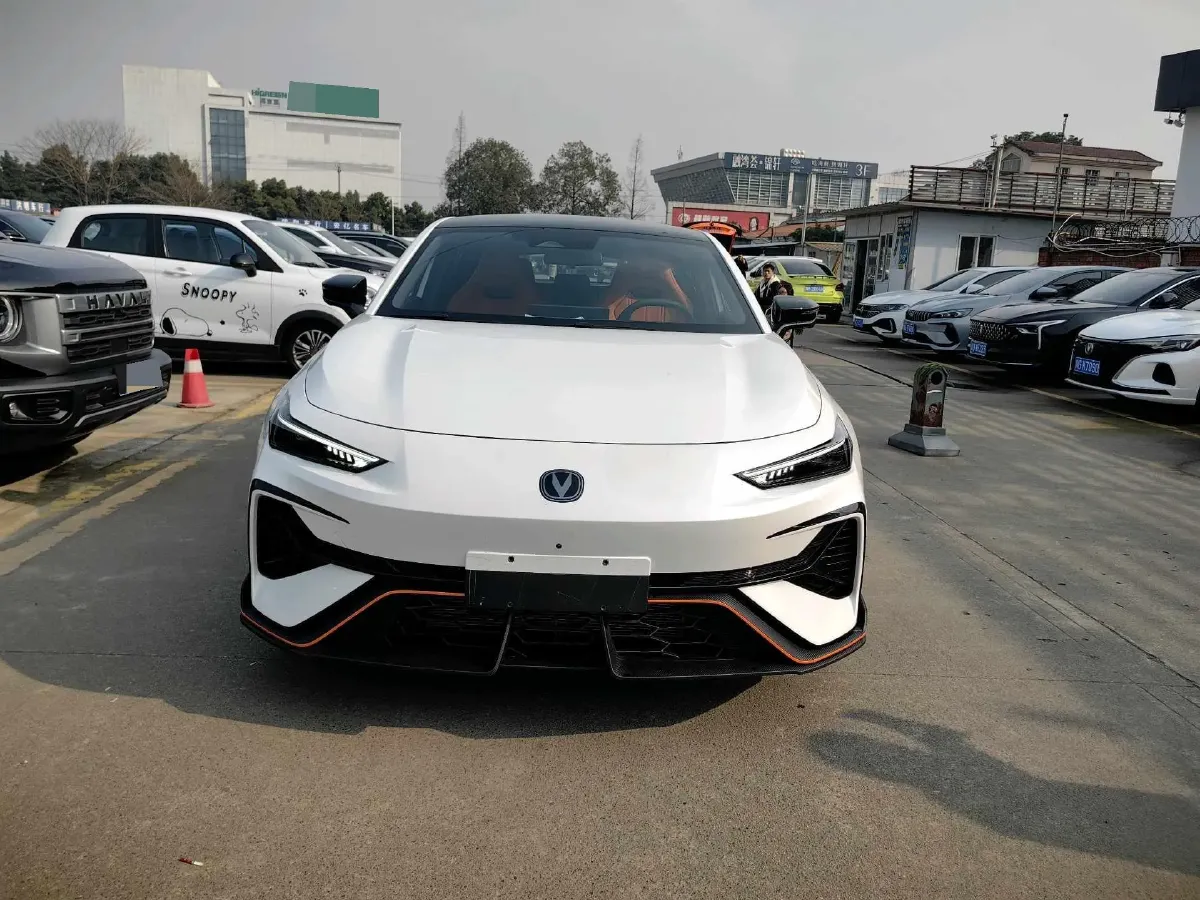 2025 ChangAn UNI-V 1.5T 192HP L4 7DCT,autocango,china used car exporter,china ev exporter,chinese used car exporter,chinese used ev exporter