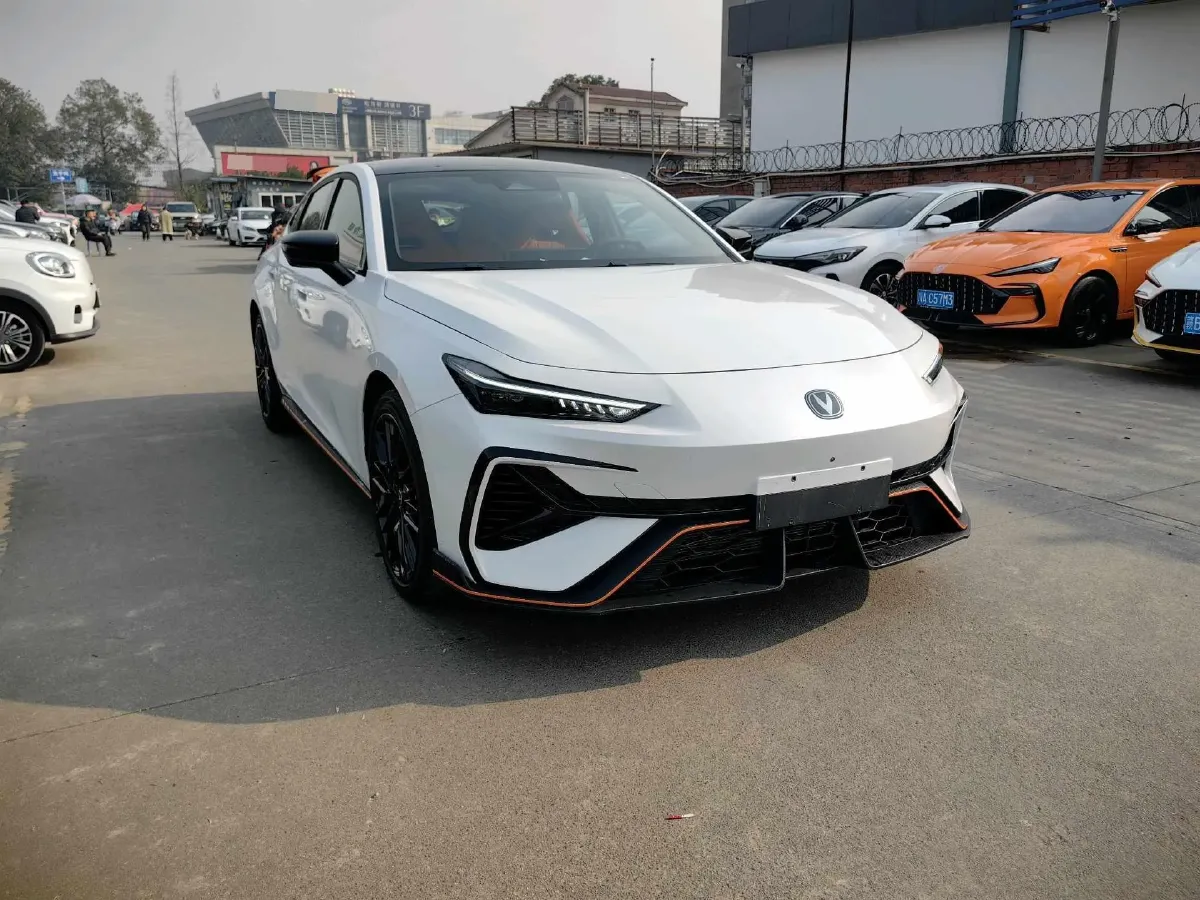 2025 ChangAn UNI-V 1.5T 192HP L4 7DCT,autocango,china used car exporter,china ev exporter,chinese used car exporter,chinese used ev exporter