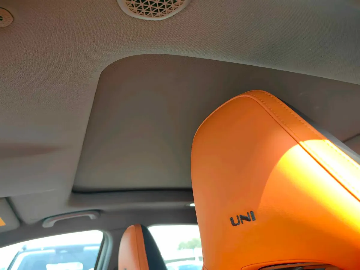 2025 ChangAn UNI-V 1.5T 192HP L4 7DCT,autocango,china used car exporter,china ev exporter,chinese used car exporter,chinese used ev exporter