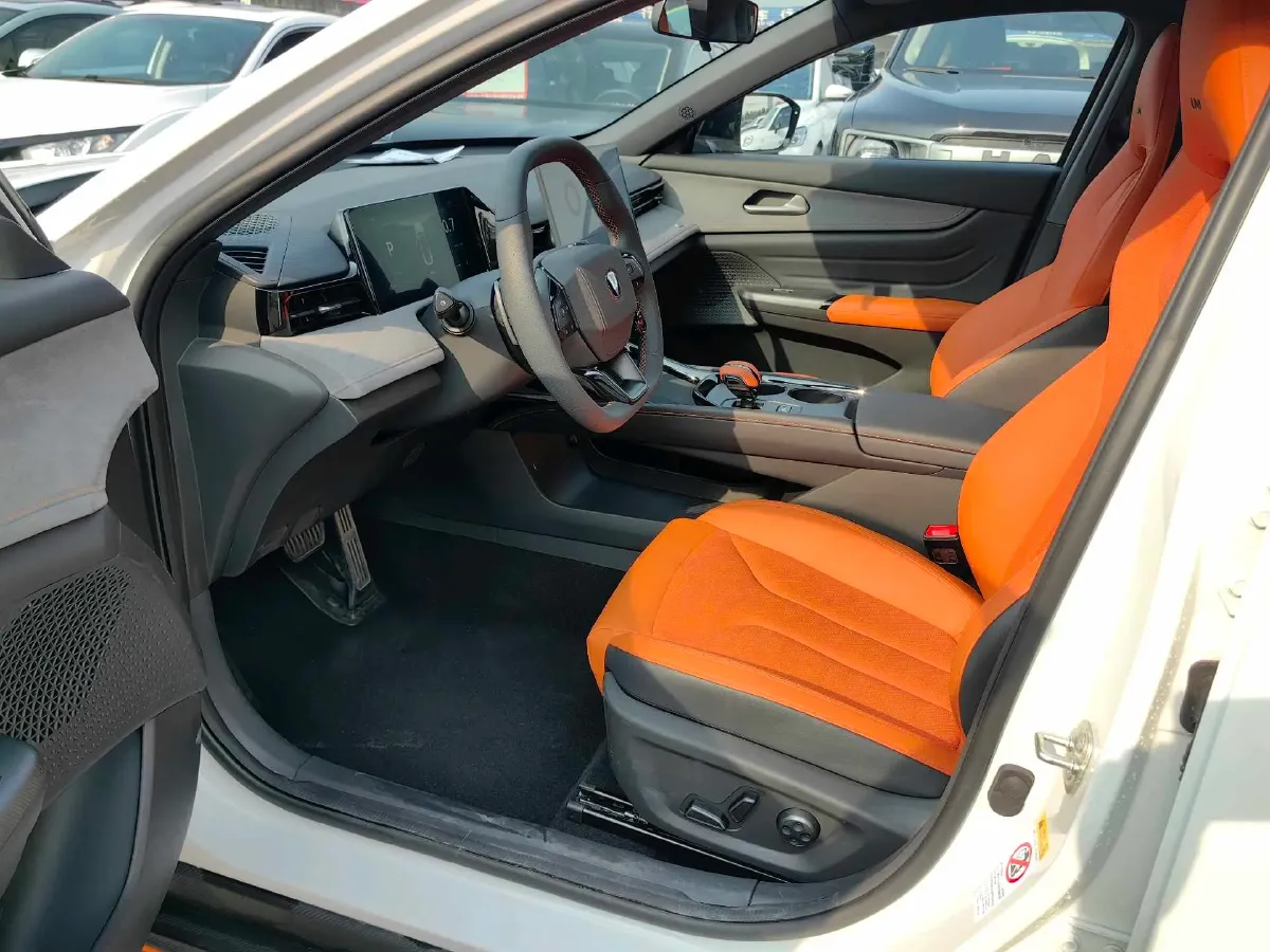 2025 ChangAn UNI-V 1.5T 192HP L4 7DCT,autocango,china used car exporter,china ev exporter,chinese used car exporter,chinese used ev exporter