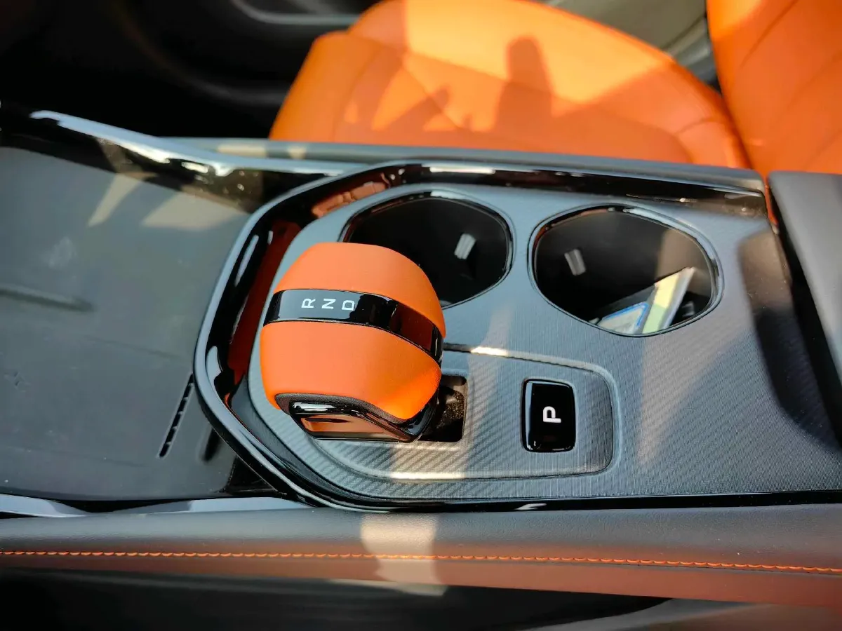 2025 ChangAn UNI-V 1.5T 192HP L4 7DCT,autocango,china used car exporter,china ev exporter,chinese used car exporter,chinese used ev exporter