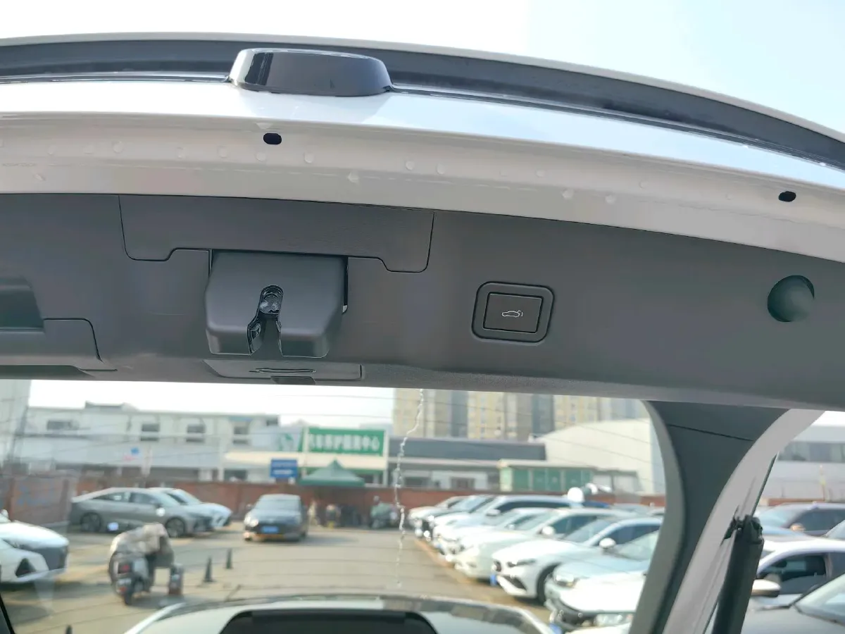 2025 ChangAn UNI-V 1.5T 192HP L4 7DCT,autocango,china used car exporter,china ev exporter,chinese used car exporter,chinese used ev exporter