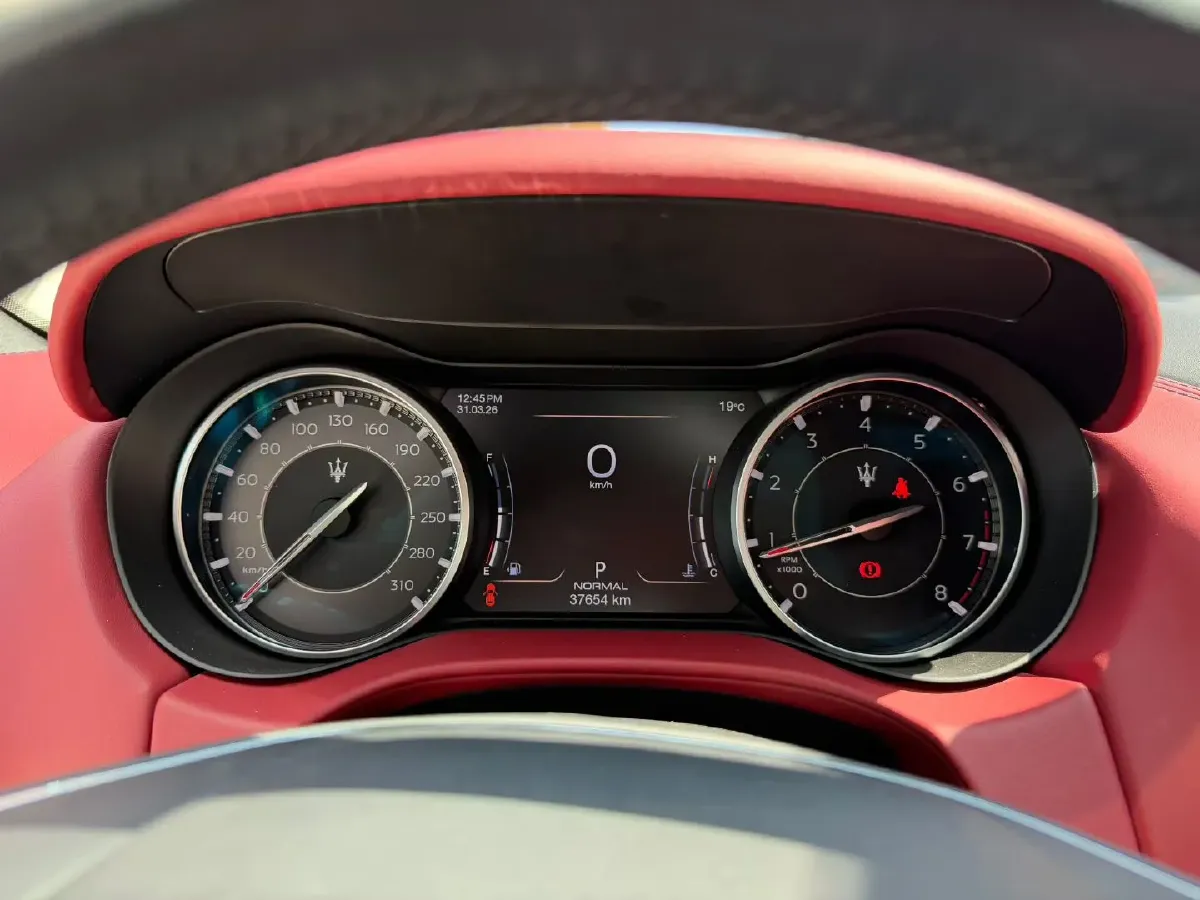 2021 Maserati Ghibli 2.0T 330HP L4 8AT,autocango,china used car exporter,china ev exporter,chinese used car exporter,chinese used ev exporter