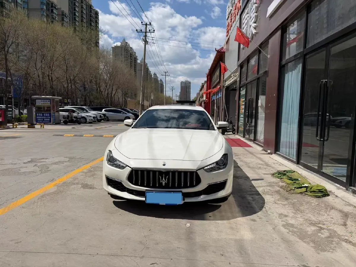 2021 Maserati Ghibli 2.0T 330HP L4 8AT,autocango,china used car exporter,china ev exporter,chinese used car exporter,chinese used ev exporter