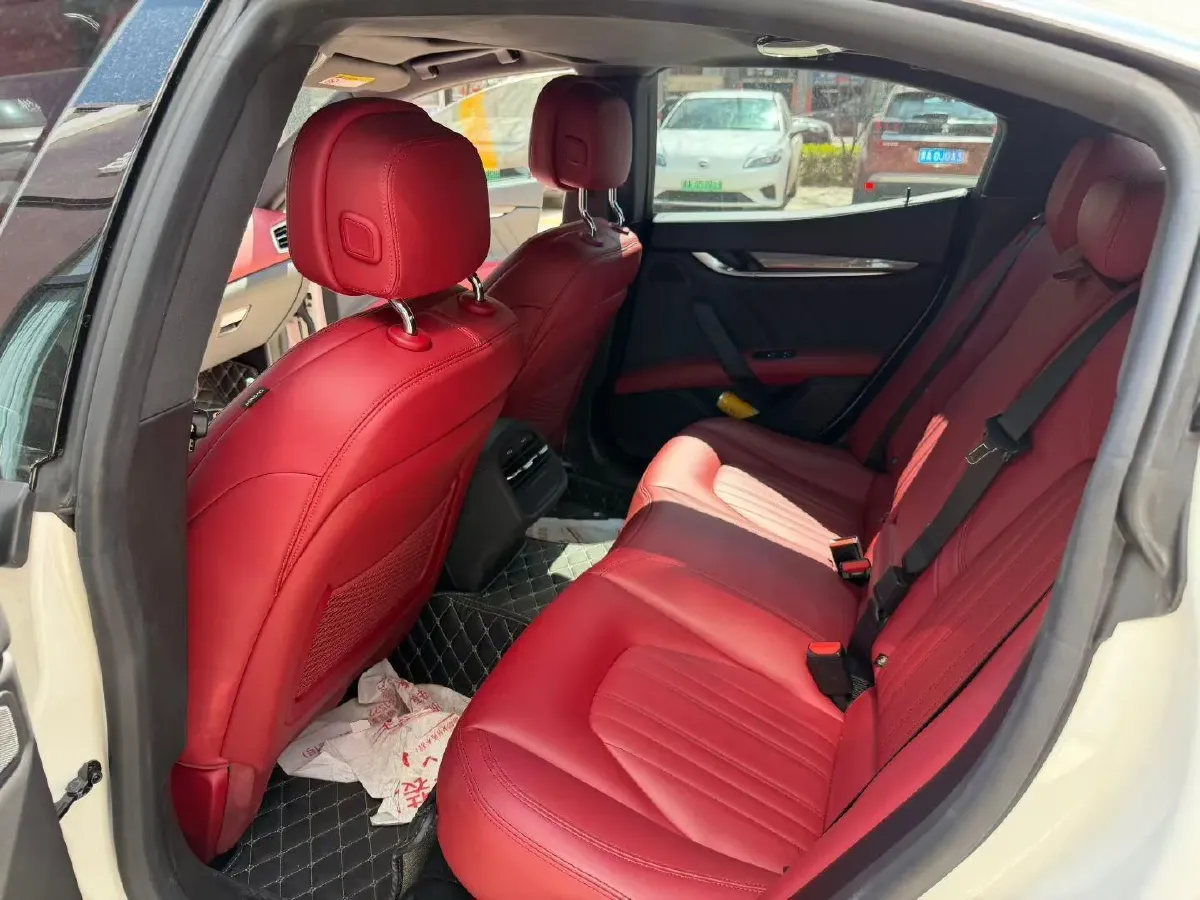 2021 Maserati Ghibli 2.0T 330HP L4 8AT,autocango,china used car exporter,china ev exporter,chinese used car exporter,chinese used ev exporter