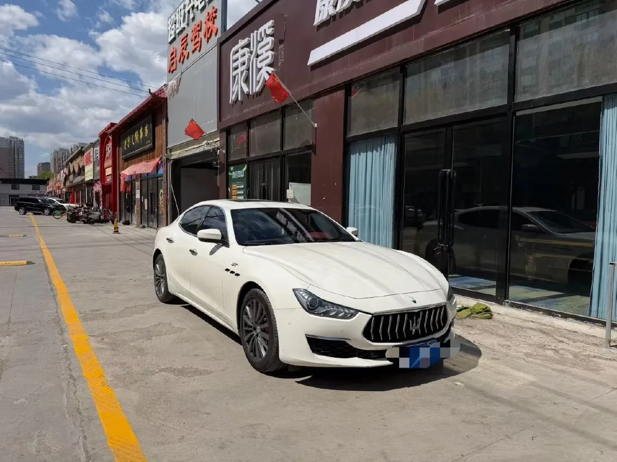 2021 Maserati Ghibli 2.0T 330HP L4 8AT,autocango,china used car exporter,china ev exporter,chinese used car exporter,chinese used ev exporter