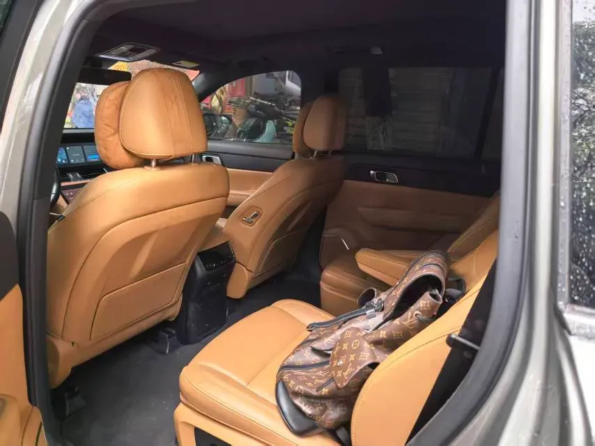 2021 Li ONE Range Extended 131HP REEV 40.5KWH,autocango,china used car exporter,china ev exporter,chinese used car exporter,chinese used ev exporter