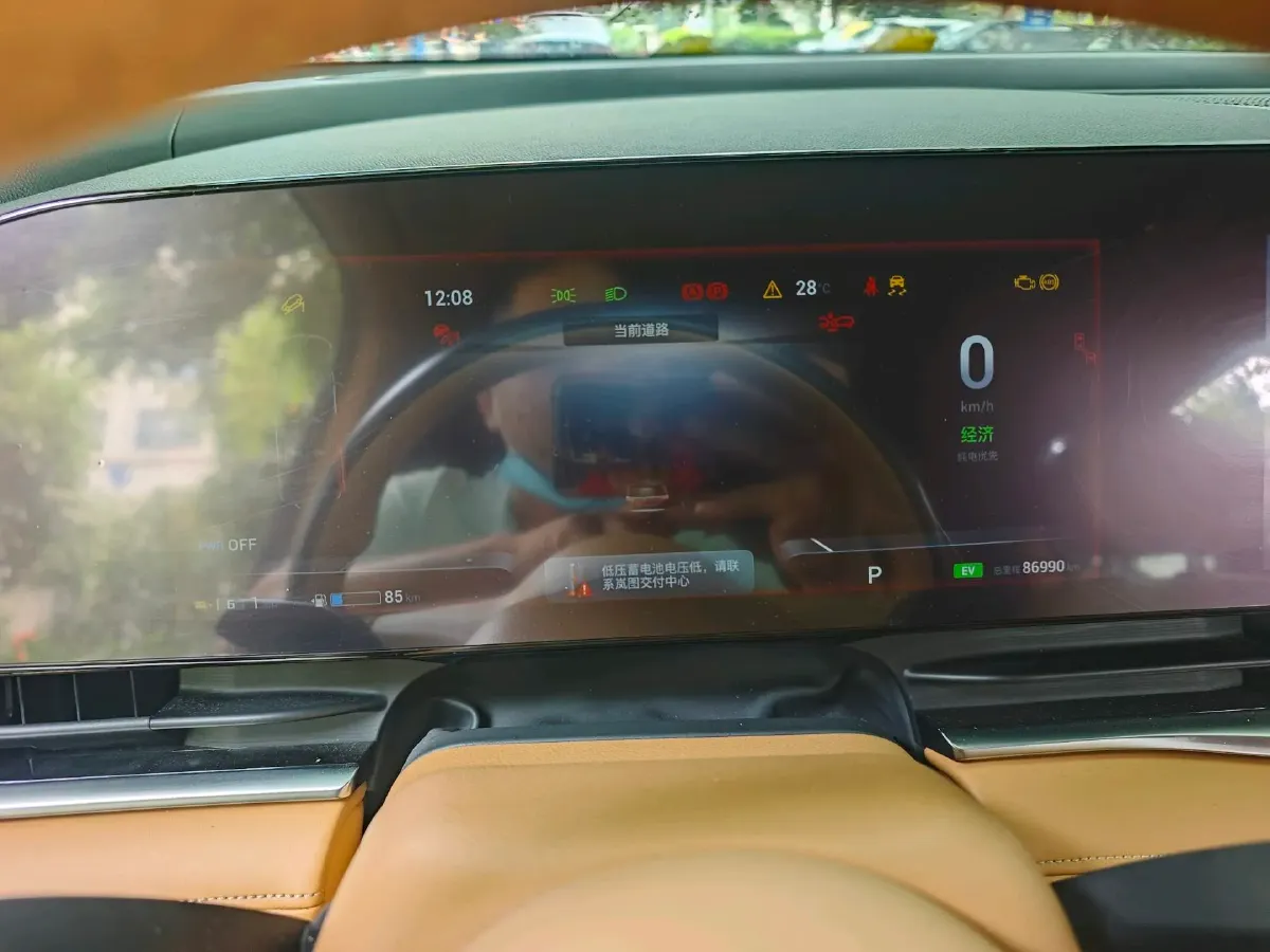 2022 Voyah Dream 1.5T 136HP L4 PHEV 25.57KWH,autocango,china used car exporter,china ev exporter,chinese used car exporter,chinese used ev exporter