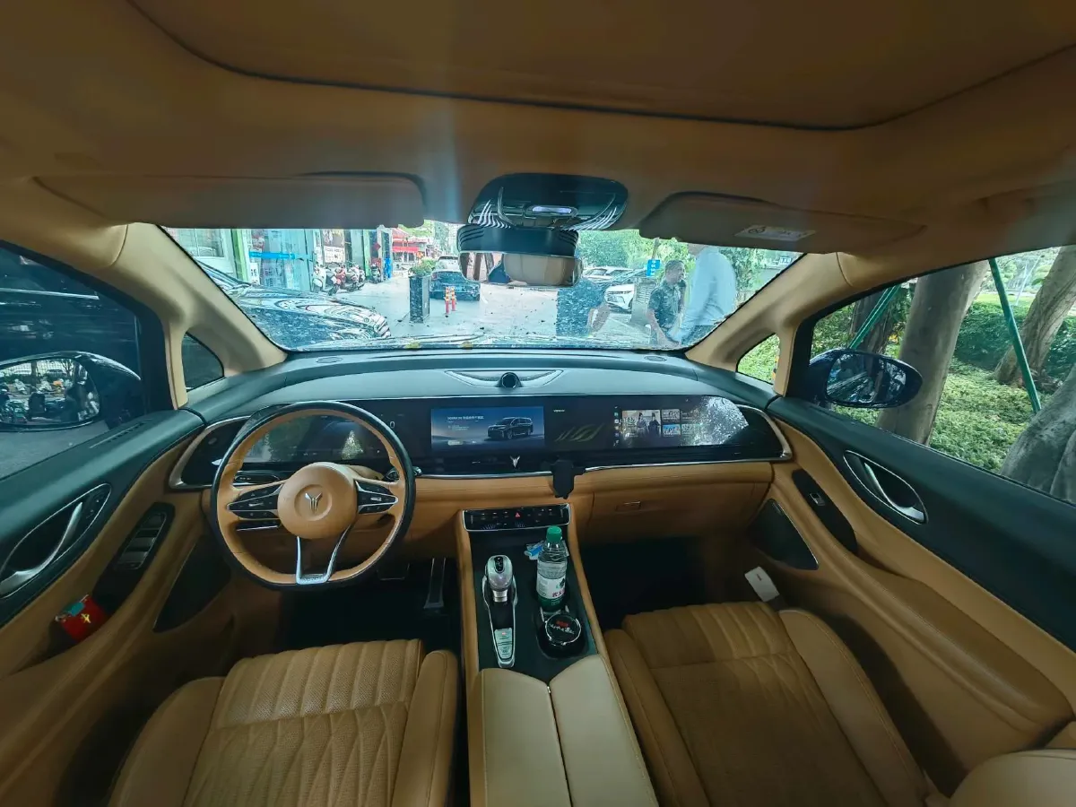 2022 Voyah Dream 1.5T 136HP L4 PHEV 25.57KWH,autocango,china used car exporter,china ev exporter,chinese used car exporter,chinese used ev exporter