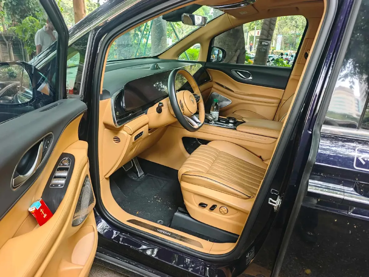 2022 Voyah Dream 1.5T 136HP L4 PHEV 25.57KWH,autocango,china used car exporter,china ev exporter,chinese used car exporter,chinese used ev exporter