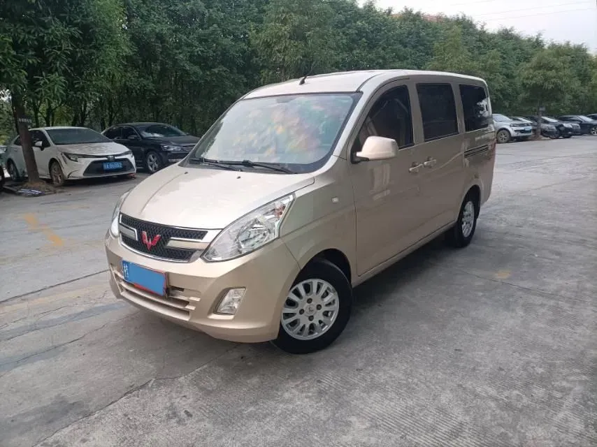 2018 WuLing RongGuang V 1.5L 112HP L4 5MT,autocango,china used car exporter,china ev exporter,chinese used car exporter,chinese used ev exporter
