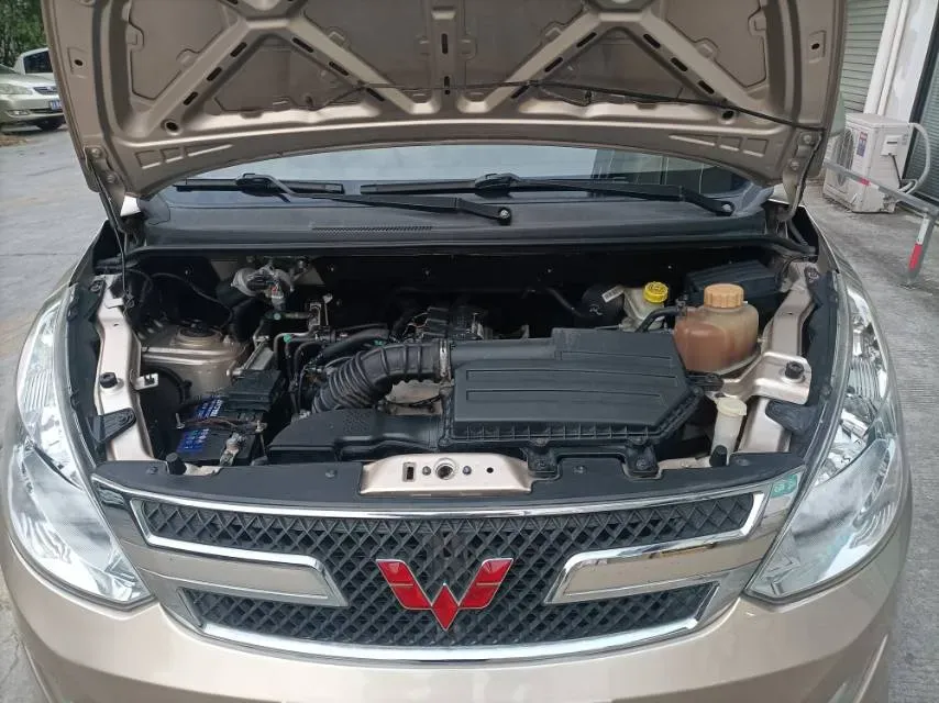 2018 WuLing RongGuang V 1.5L 112HP L4 5MT,autocango,china used car exporter,china ev exporter,chinese used car exporter,chinese used ev exporter