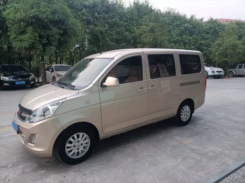 2018 WuLing RongGuang V 1.5L 112HP L4 5MT,autocango,china used car exporter,china ev exporter,chinese used car exporter,chinese used ev exporter