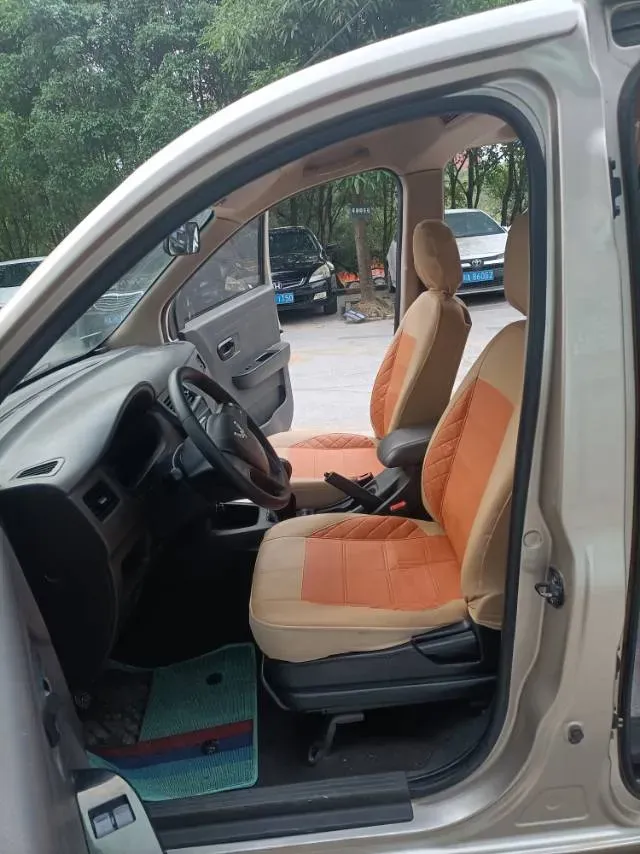2018 WuLing RongGuang V 1.5L 112HP L4 5MT,autocango,china used car exporter,china ev exporter,chinese used car exporter,chinese used ev exporter