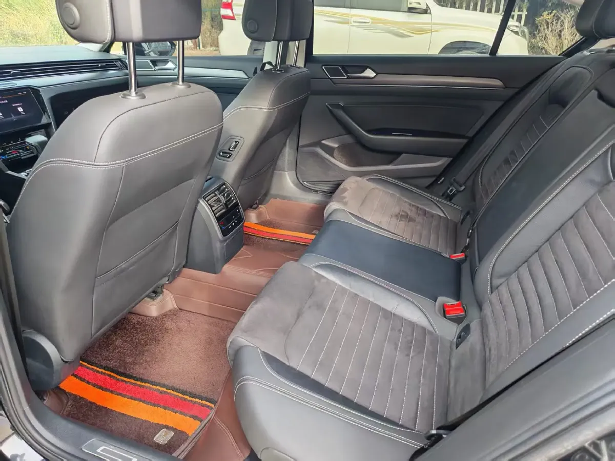 2020 Volkswagen Magotan 2.0T 220HP L4 7DCT,autocango,china used car exporter,china ev exporter,chinese used car exporter,chinese used ev exporter