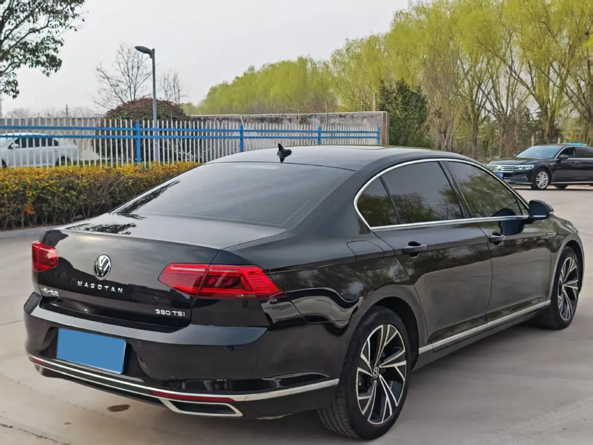 2020 Volkswagen Magotan 2.0T 220HP L4 7DCT,autocango,china used car exporter,china ev exporter,chinese used car exporter,chinese used ev exporter