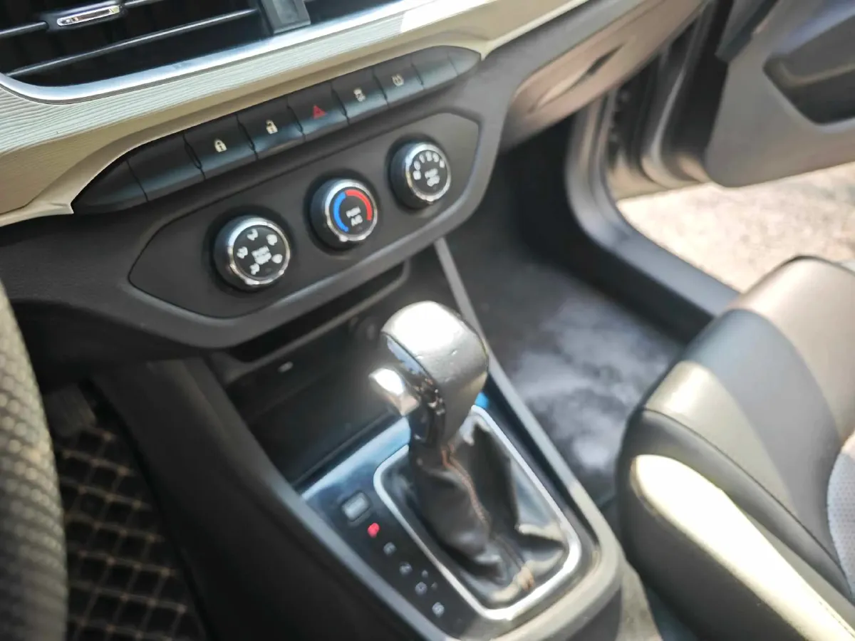 2019 BaoJun 360 1.5L 105HP L4 CVT,autocango,china used car exporter,china ev exporter,chinese used car exporter,chinese used ev exporter