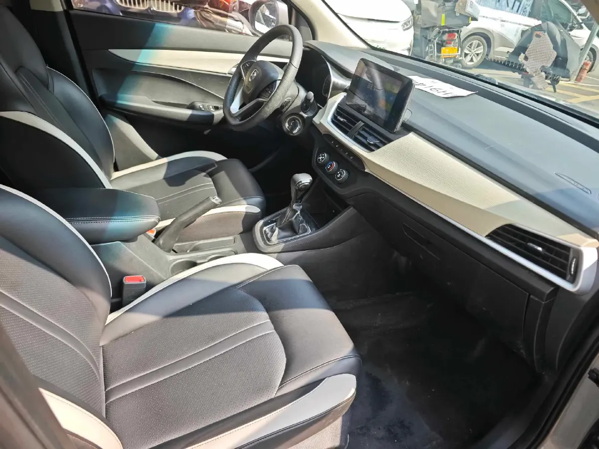 2019 BaoJun 360 1.5L 105HP L4 CVT,autocango,china used car exporter,china ev exporter,chinese used car exporter,chinese used ev exporter